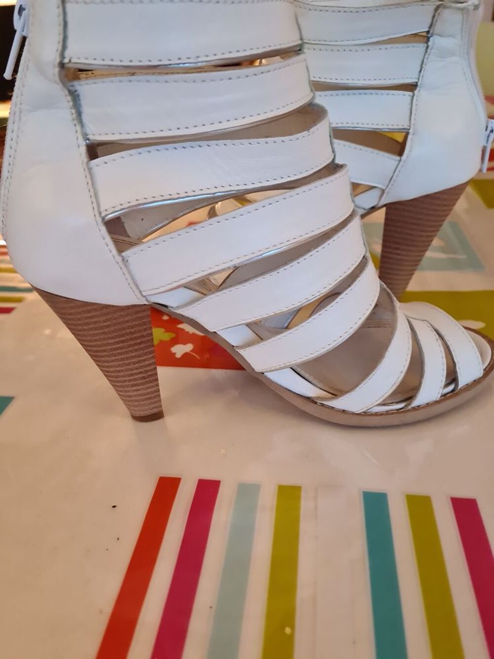 Escarpins bottines en cuir blanc &agrave; lani&egrave;res Chaussures