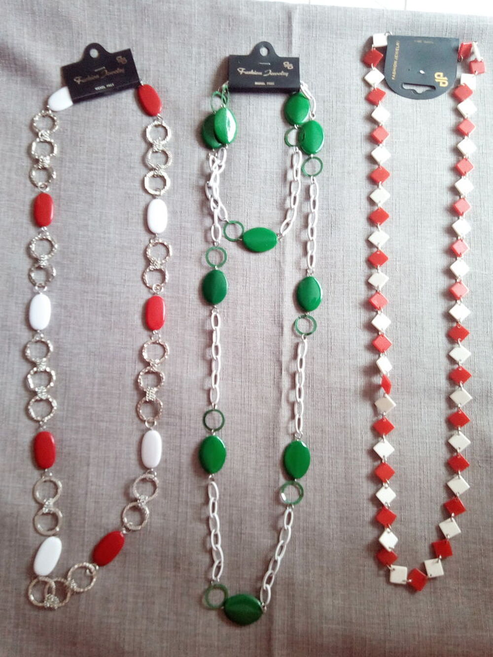 1 Lot de 3 colliers fantaisies jewelry Bijoux et montres