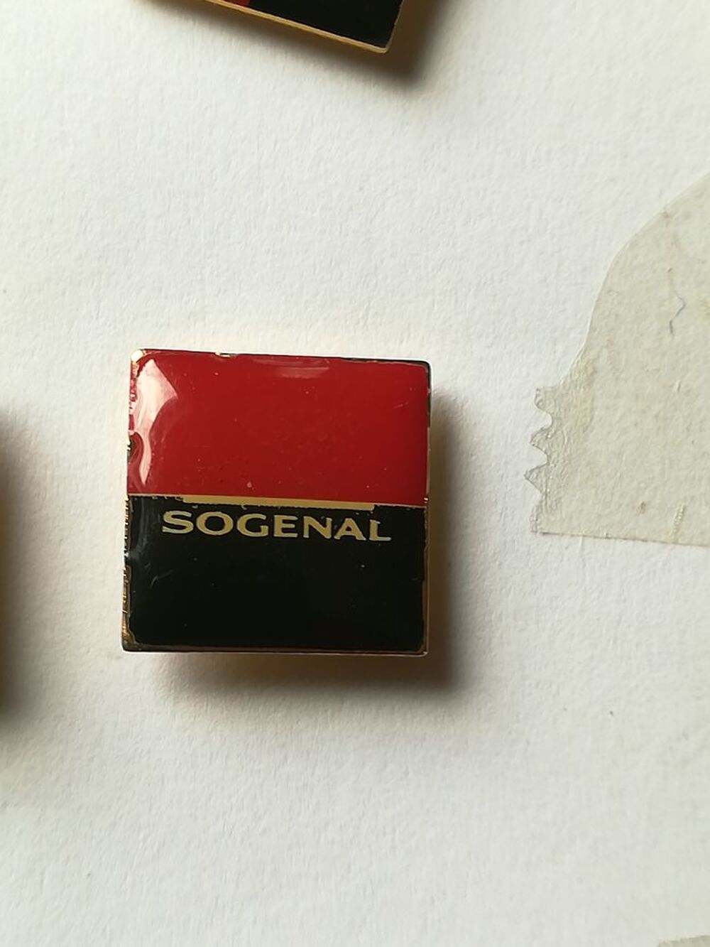 PIN ?S " SOGENAL " (pins)
