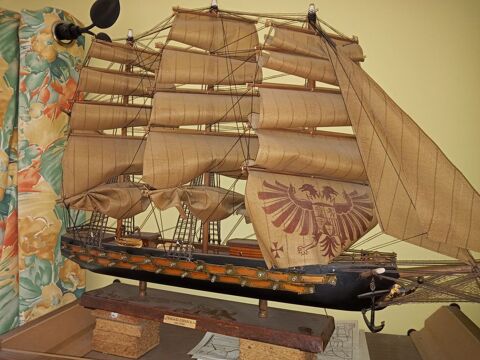 Maquette de frgate espagnole 1780 en bois avec voiles..; 0 Ollioules (83)