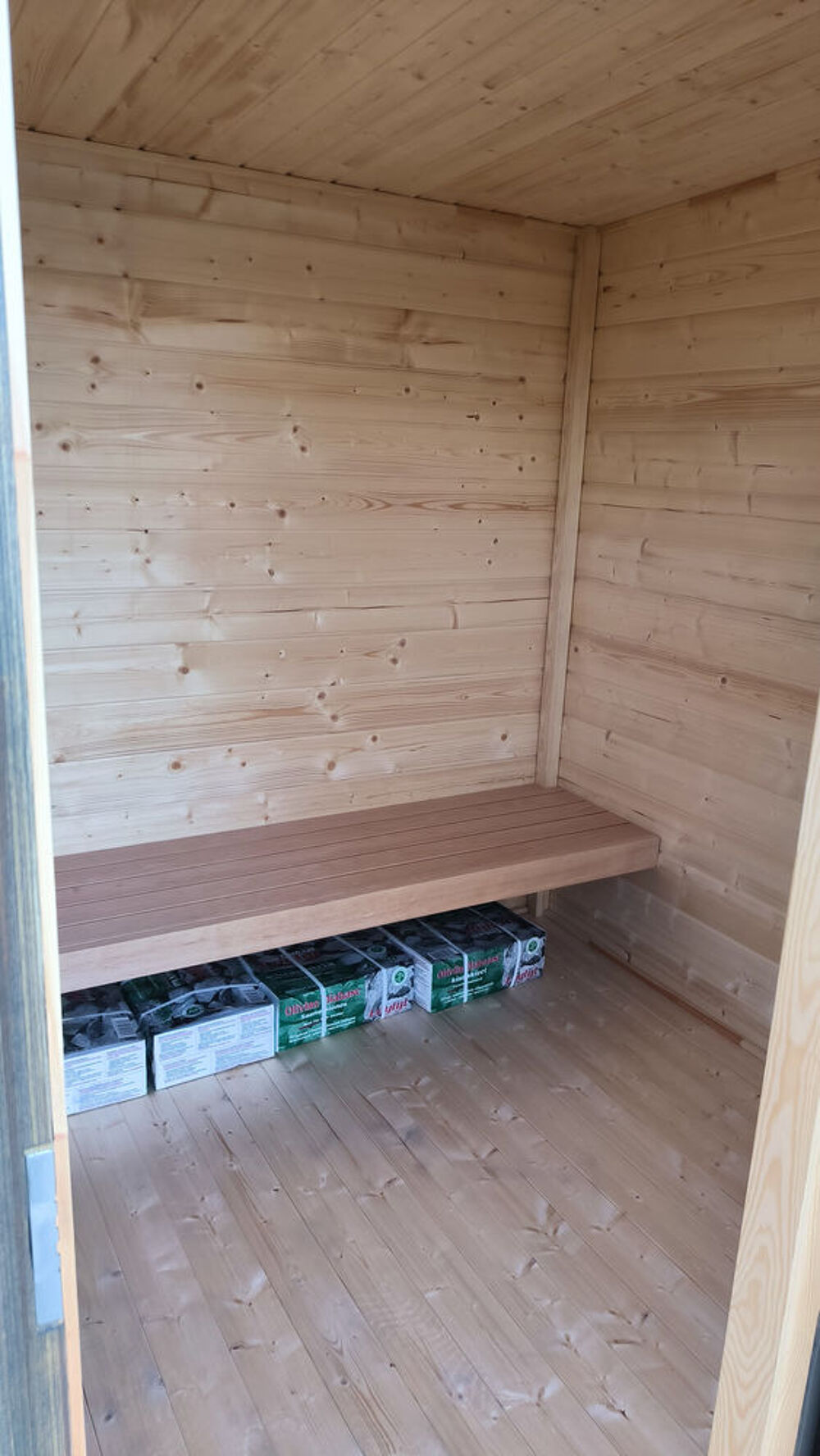 SAUNA EXTERIEUR incluant POELE avec PATIO
Jamais utilis&eacute; Sports