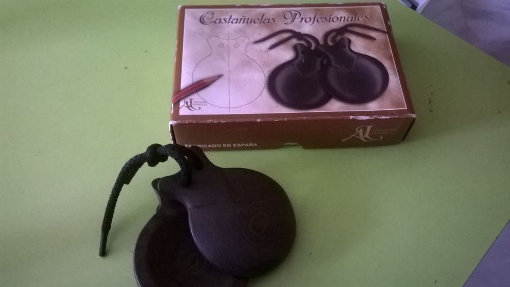 CASTA&Ntilde;UELAS PROFESIONALES de Marque Artesania Levante,s.l. Instruments de musique