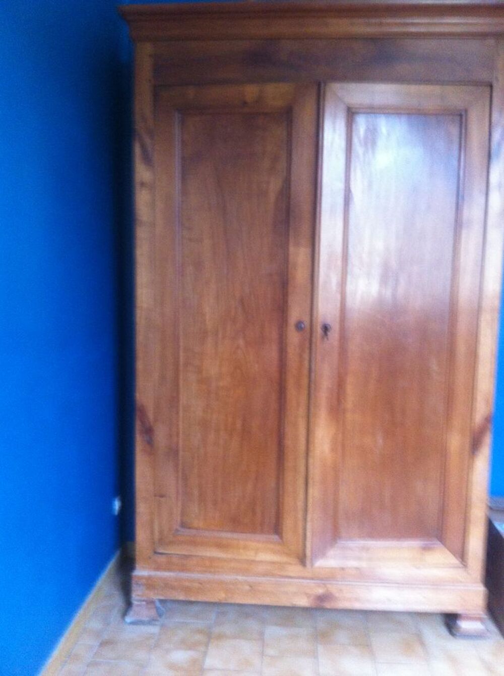 tr&egrave;s grande armoire ancienne Meubles