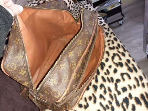 LOUIS VUITTON  sac  main femme  300 Tarbes (65)