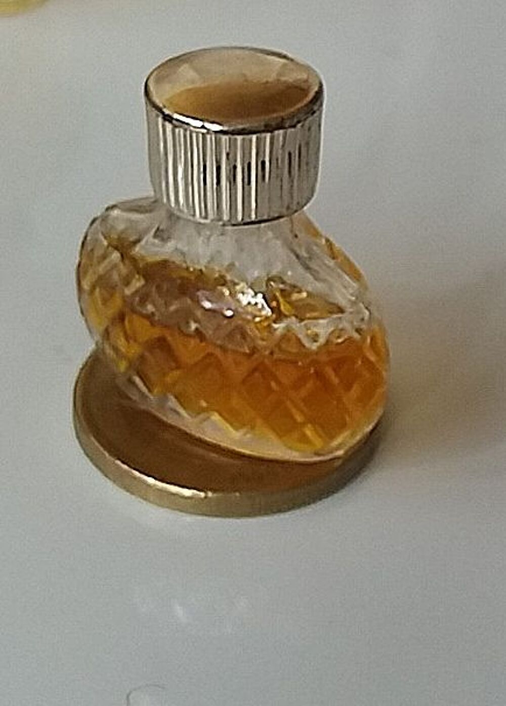 Miniatures de parfum de 9 &agrave; 20  