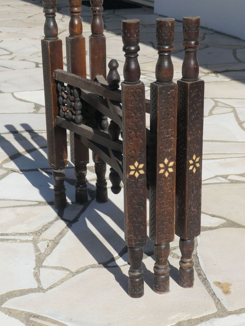 Table Marocaine des ann&eacute;es 30 avec plateau laiton Meubles