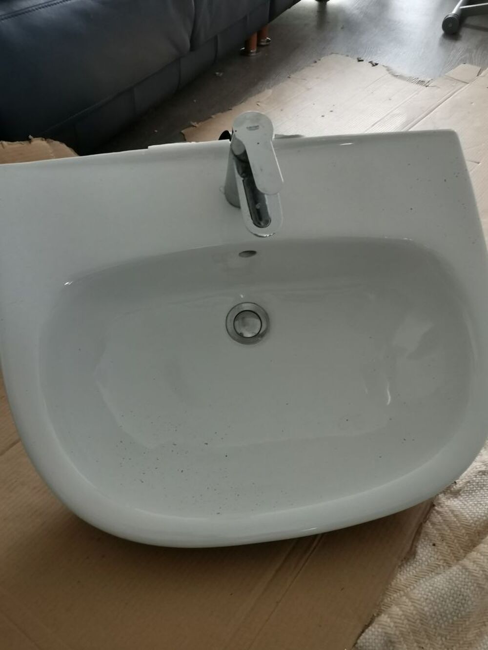 lavabo avec collone et mitigeur groh&eacute; 2 ans Bricolage