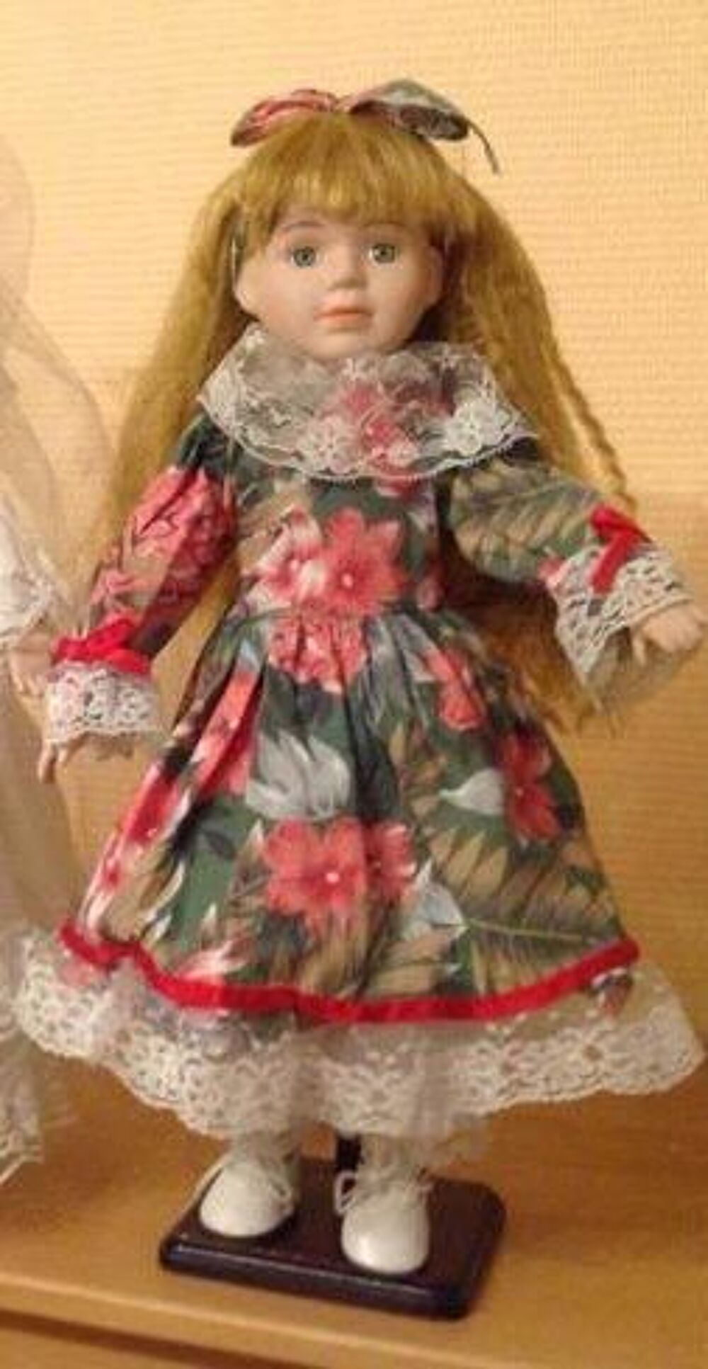 POUPEE EN PORCELAINE Jeux / jouets