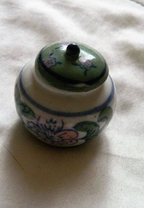 Pot en porcelaine miniature blanc et vert  2.5 Villiers (86)