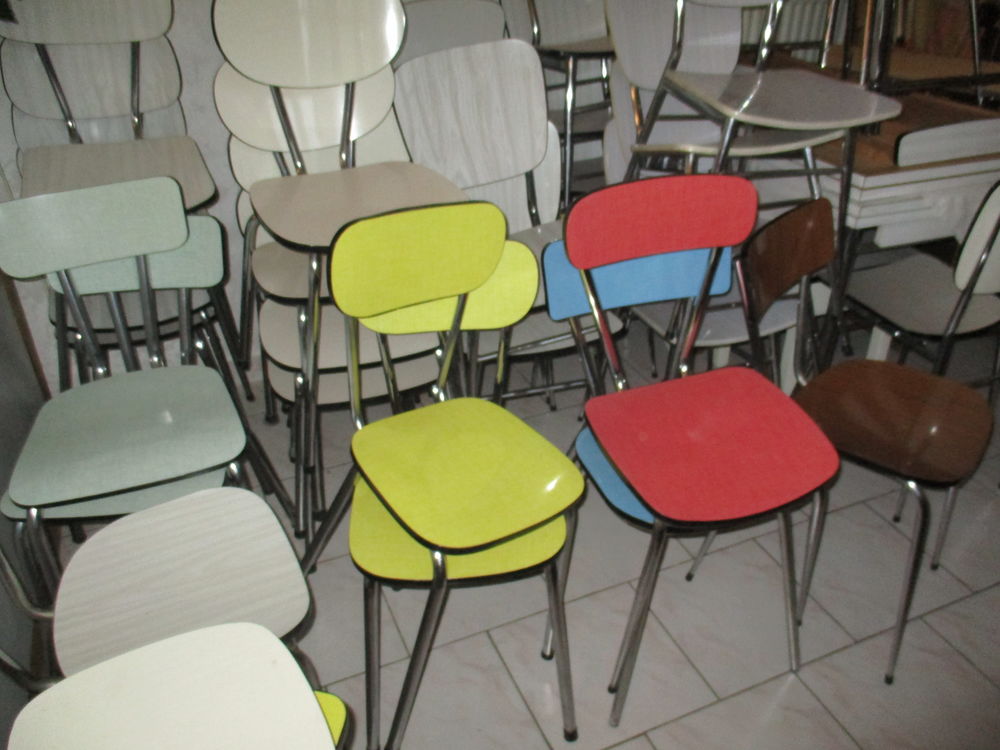 40 chaises en formica et tabourets Meubles