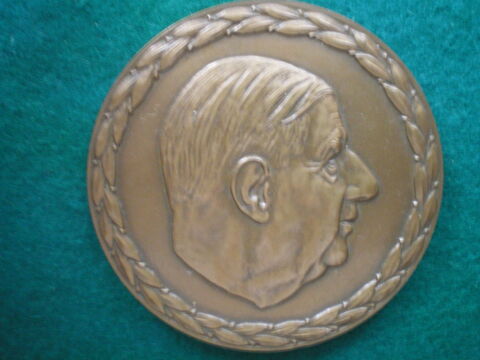 Médaille de Charles de Gaulle - Ordre de la Libération. 40 Caen (14)