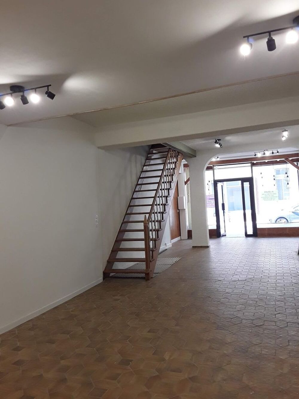 Location Maison d un local commercial + appartement . Lumbres