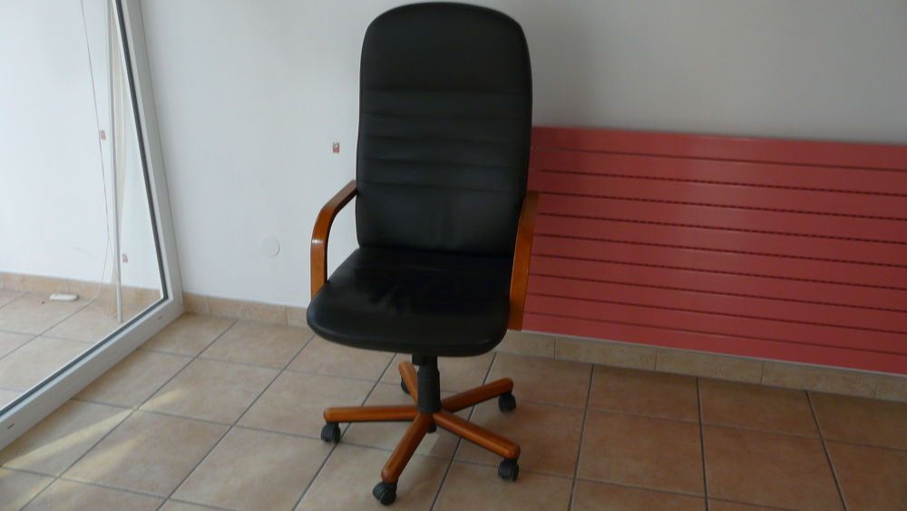 DE MOBILIER DE BUREAU ET BUREAUX (au d&eacute;tail) ET DIVERS Meubles