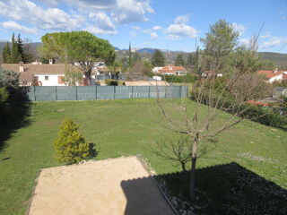  Villa à louer 6 pièces 210 m²