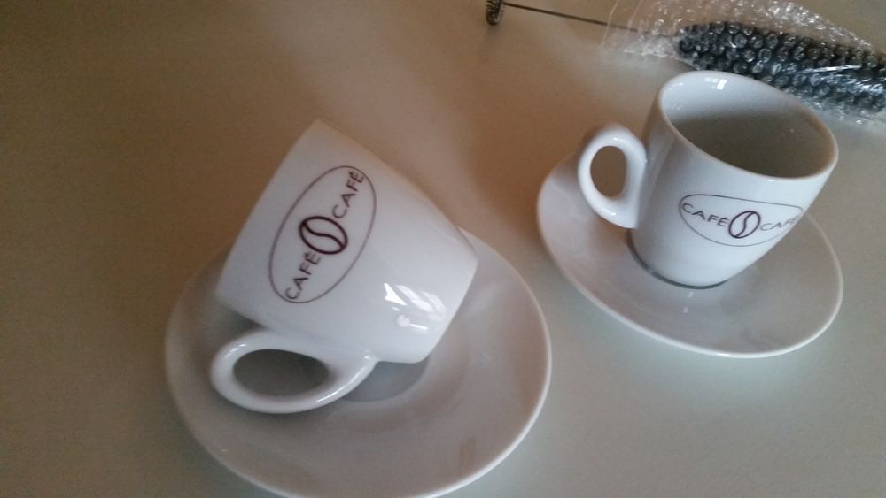 2 tasses &agrave; caf&eacute; avec soucoupes Cuisine