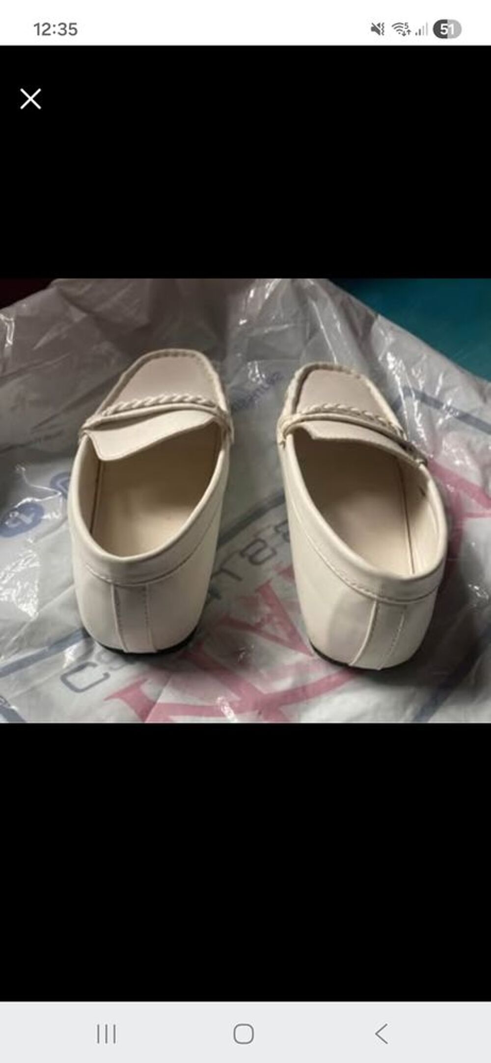 Une Chaussure Mocassin Blanche Pour Enfant Chaussures