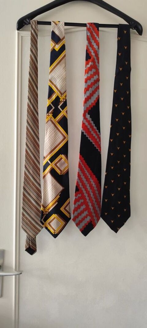 Cravates Soie Pierre CARDIN - Lot de 4 30 Lagny-sur-Marne (77)