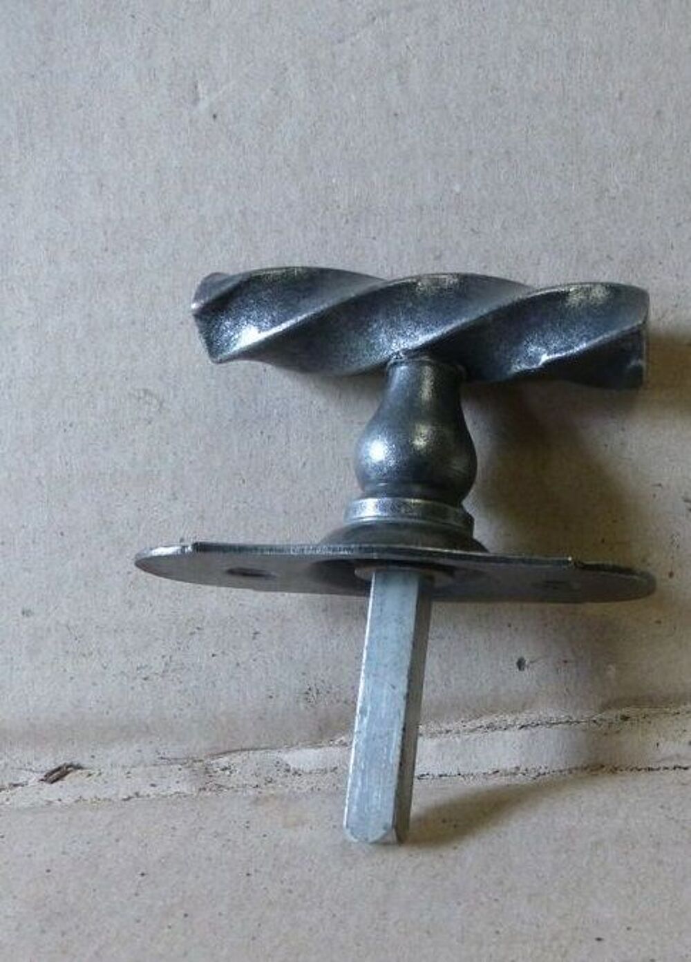 Poign&eacute;e fonte tbe Bricolage