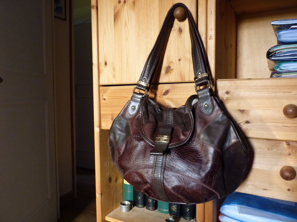 sac bandouli&egrave;re de marque LANCEL Maroquinerie