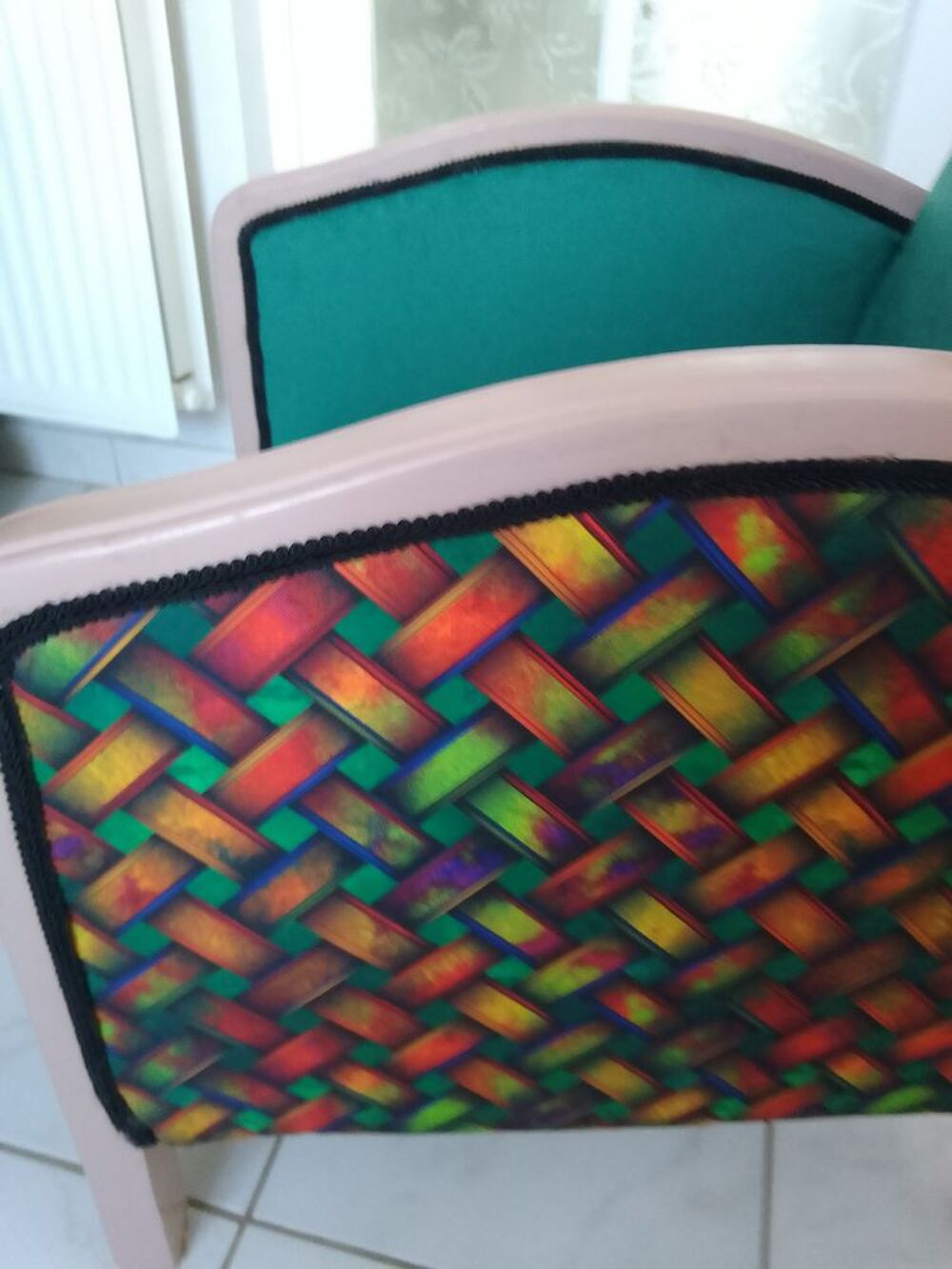 Fauteuil relook&eacute; a neuf tr&egrave;s bon &eacute;tat Photos/Video/TV