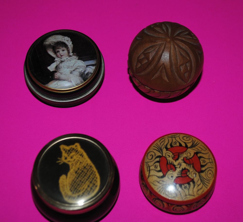 Lot des tr&egrave;s ancienne et tr&egrave;s Petites Boites Collection 