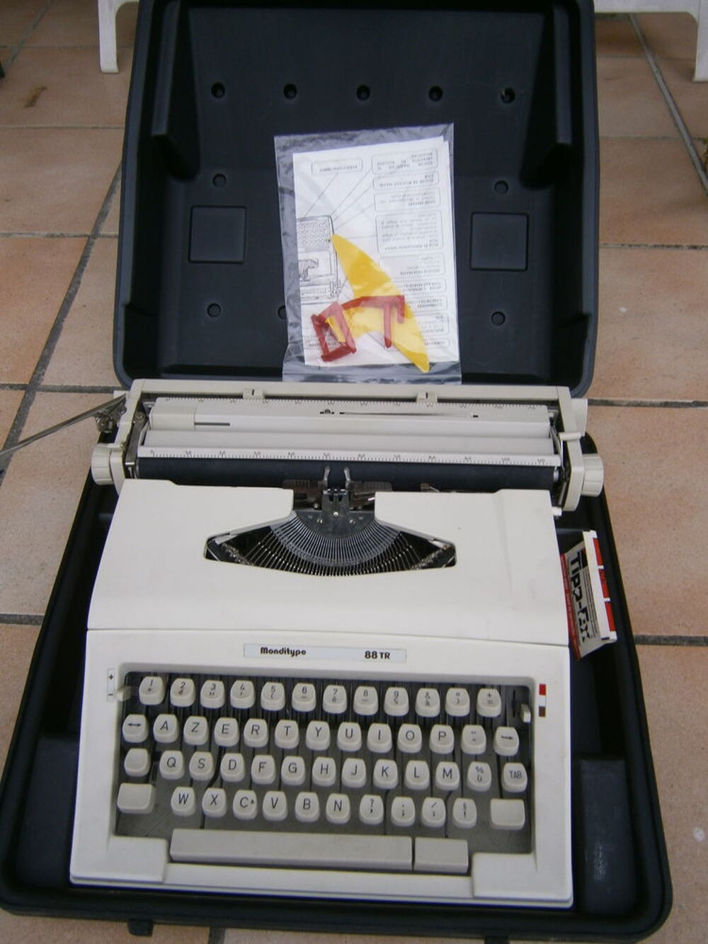 MACHINE A ECRIRE ANCIENNE VINTAGE 