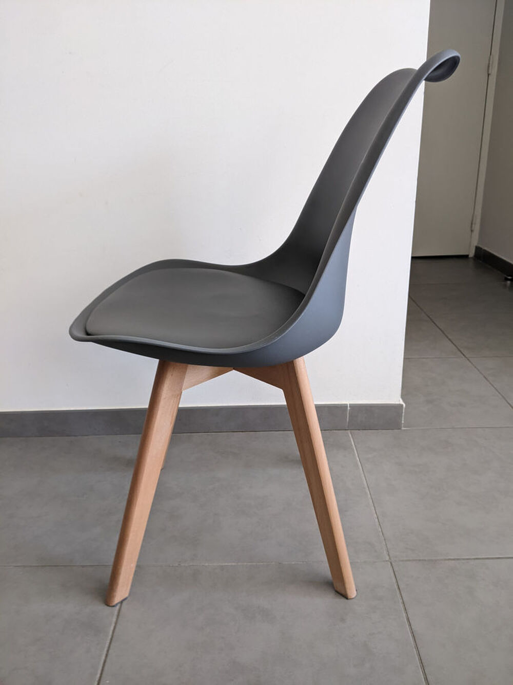 Lot de 2 chaises scandinaves &Eacute;tat neuf. Meubles