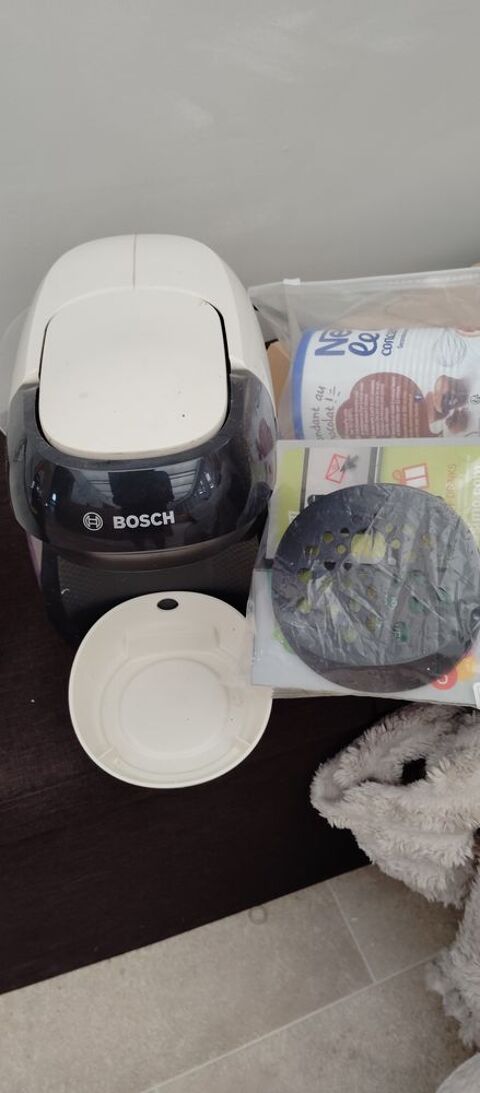 Machine  caf Tassimo avec capsules trs bon tat 29 Chauny (02)