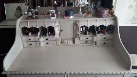 COIFFEUSE OU SECRETAIRE 0 Le Plessis-Robinson (92)