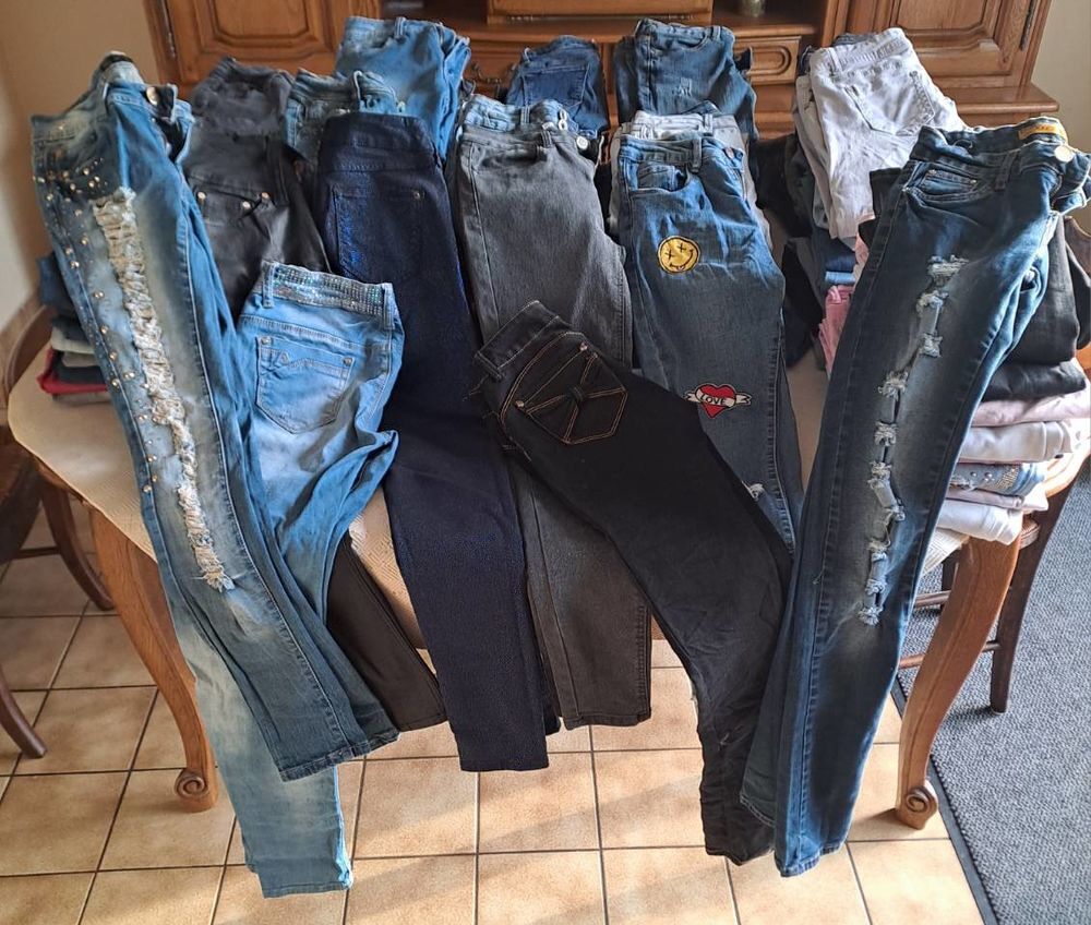 lot de 115 jeans neufs et occasions Vêtements