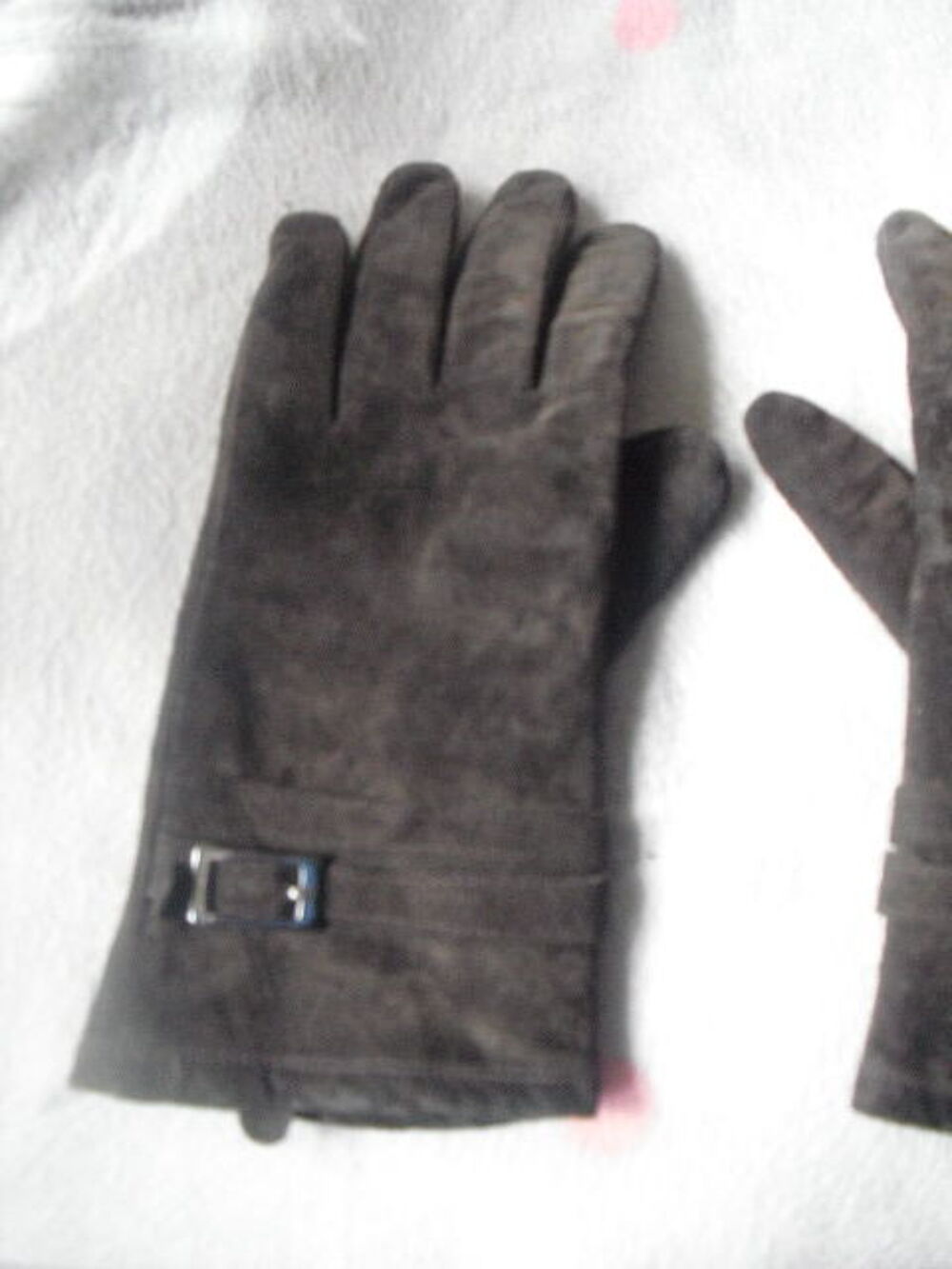 gants chocolat 100% croute de cuir de porc Taille 2
Vêtements