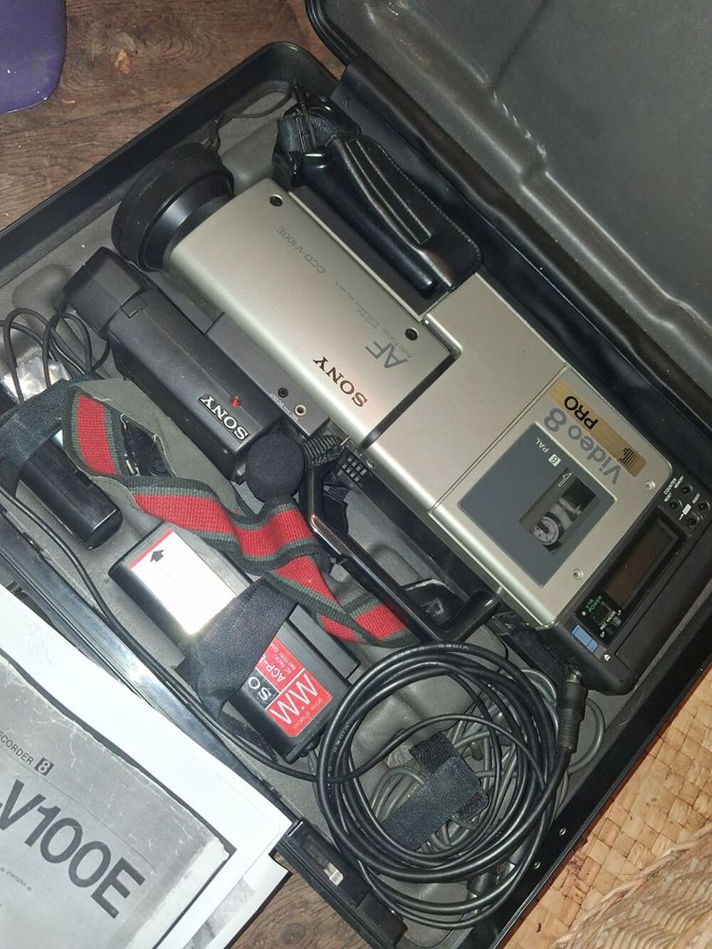 Super 8 Pro Cam&eacute;ra, 107eur 
Comme neuve svp...
Merci bien. Audio et hifi