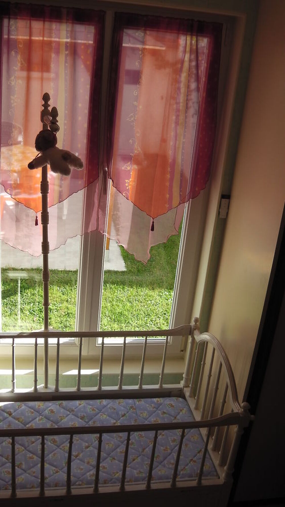 Lit ancien laqu&eacute; blanc pour b&eacute;b&eacute; ou enfant jusqu'&agrave; 7 ans Meubles