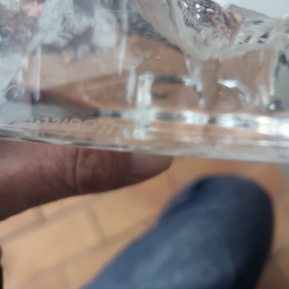 sculpture en verre ou cristal Sign&eacute; 