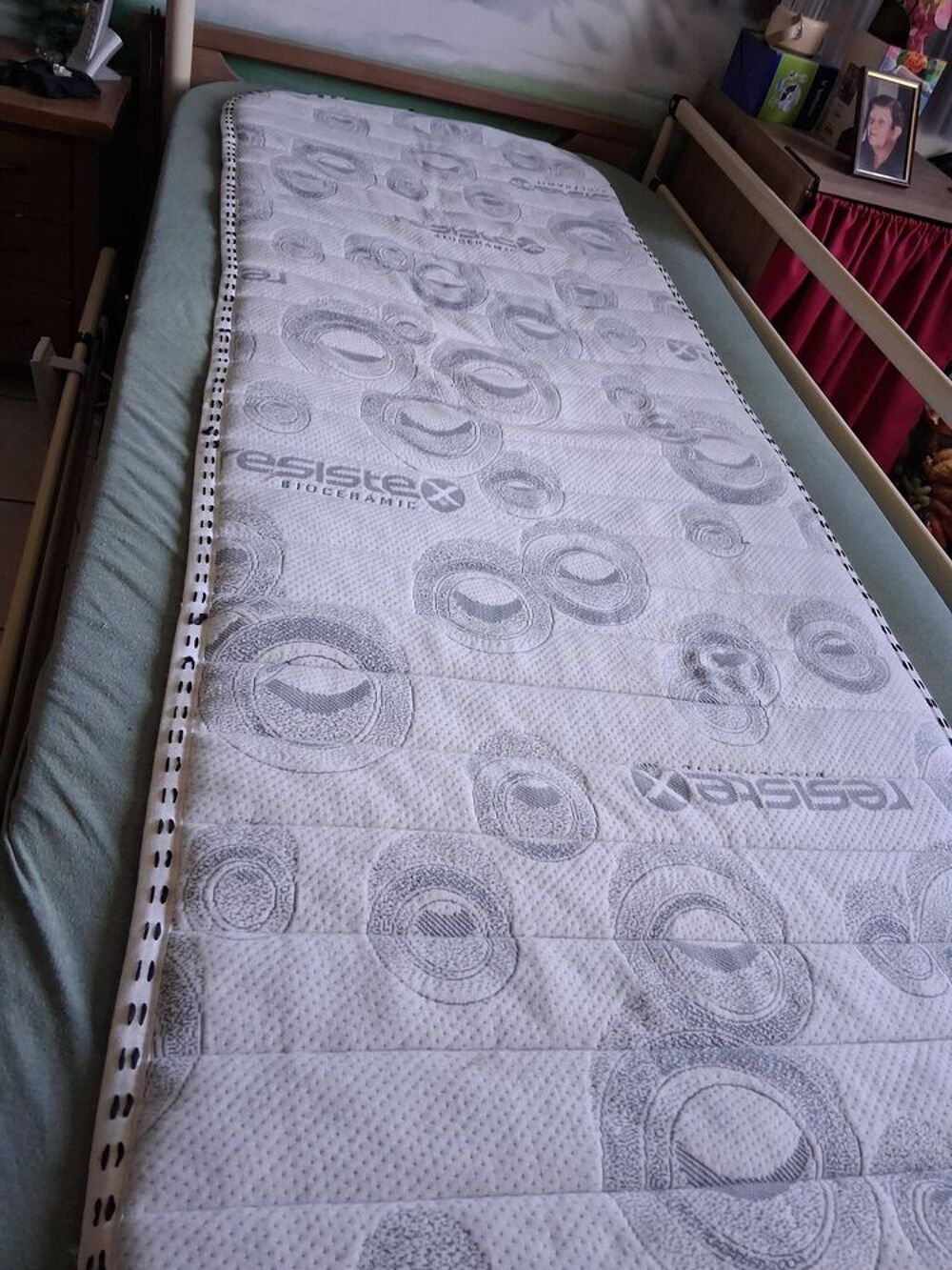 SURMATELAS MEMOIRE DE FORME 70X190, EN PARFAIT ETAT, POUR VOTRE CONFORT ET VOTRE REPOS PAISIBLE,MATELASER, EN PARFAIT ETAT. VISIBLE &agrave;€ ARDENTES Meubles