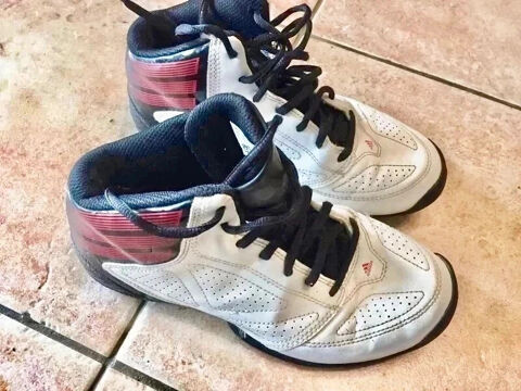 Basket Adidas P36 en tbe  10 euros
10 Montral (32)