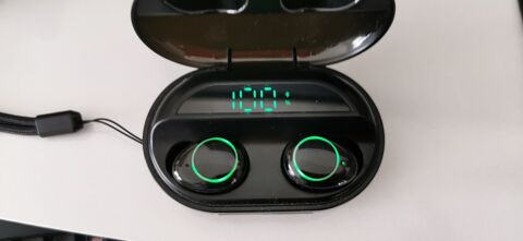 �couteurs sans fil noir avec bo�tier de charge LED 22 L�on (40)