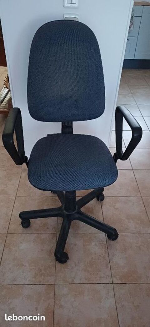 fauteuil de bureau gris tissus
25 La Seyne-sur-Mer (83)