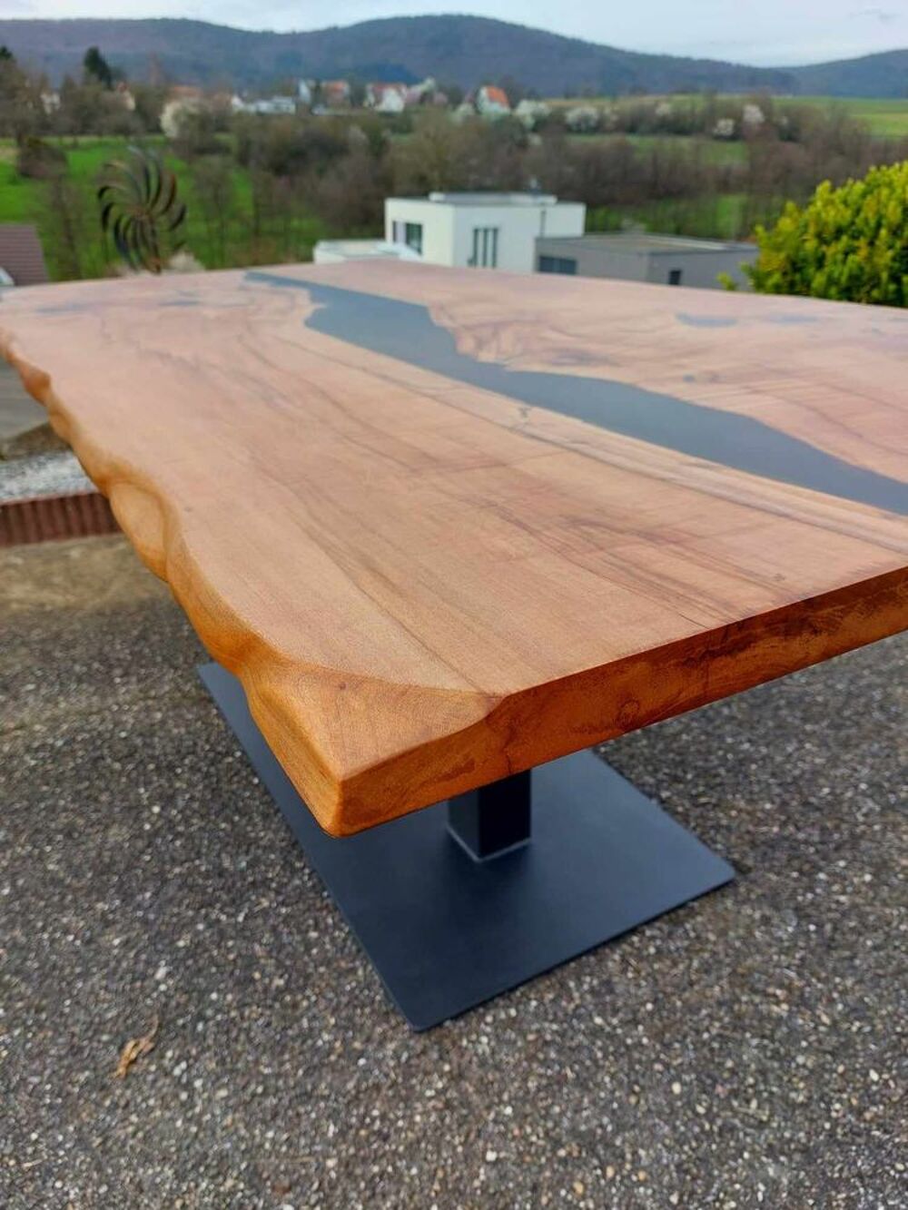 Table unique en r&eacute;sine &eacute;poxy et bois noble Meubles