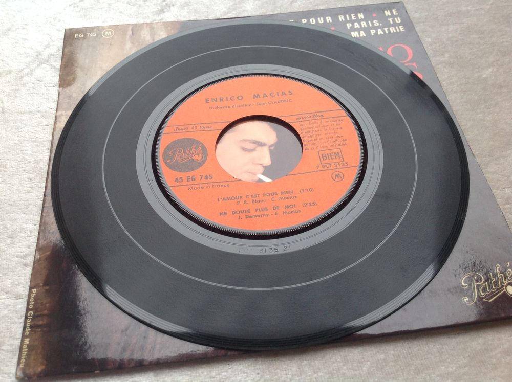 ENRICO MACIAS 4 TITRES DISQUE TR&Eacute;S BON &Eacute;TAT CD et vinyles