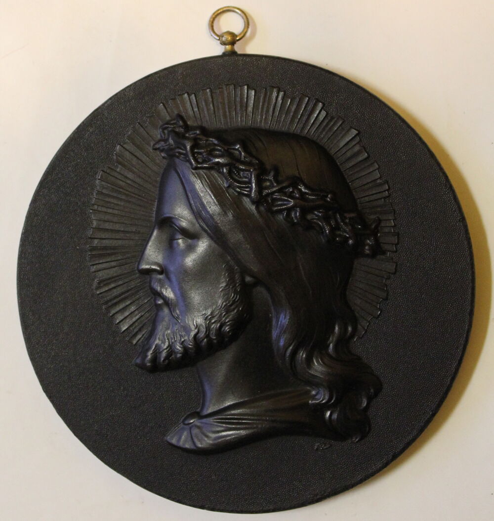 M&eacute;daillon religieux Christ couronn&eacute; religion bois durci 