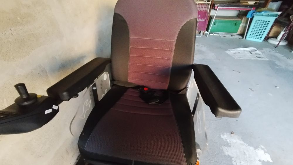   Fauteuil roulant electrique 