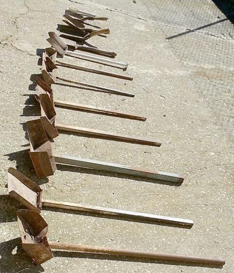 13 petites pelles métal manche bois ou métal 23 Saint-Clair-sur-Galaure (38)