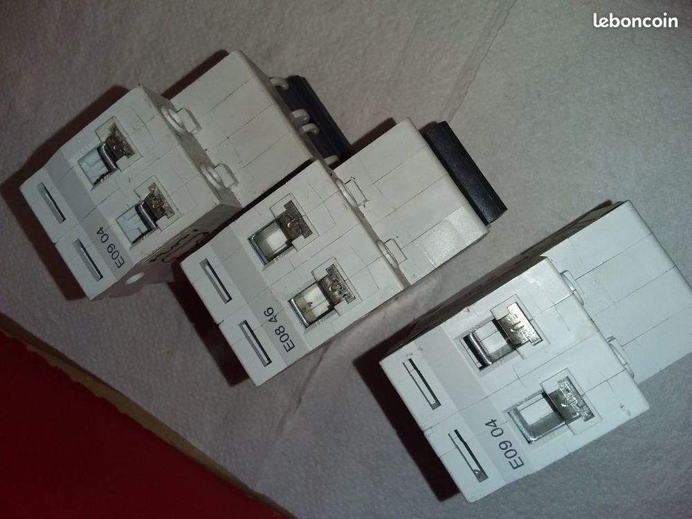 DISJONCTEUR M.G multi9 C32H DC
Bricolage