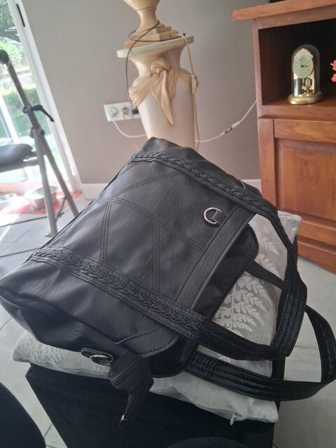 SAC à € MAIN NOIR CUIR 45 Toulouse (31)
