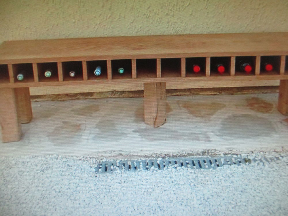 banc ch&eacute;ne massif avec range bouteilles Meubles
