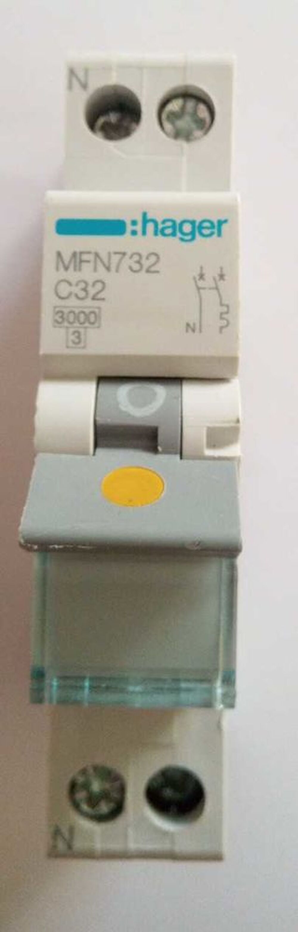 Il me reste 1 disjoncteur Hager MFN732 C32 , si quelqu'un est int&eacute;ress&eacute; sur Amiens Rivery. Bricolage