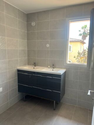  Villa à louer 4 pièces 85 m² Grasse