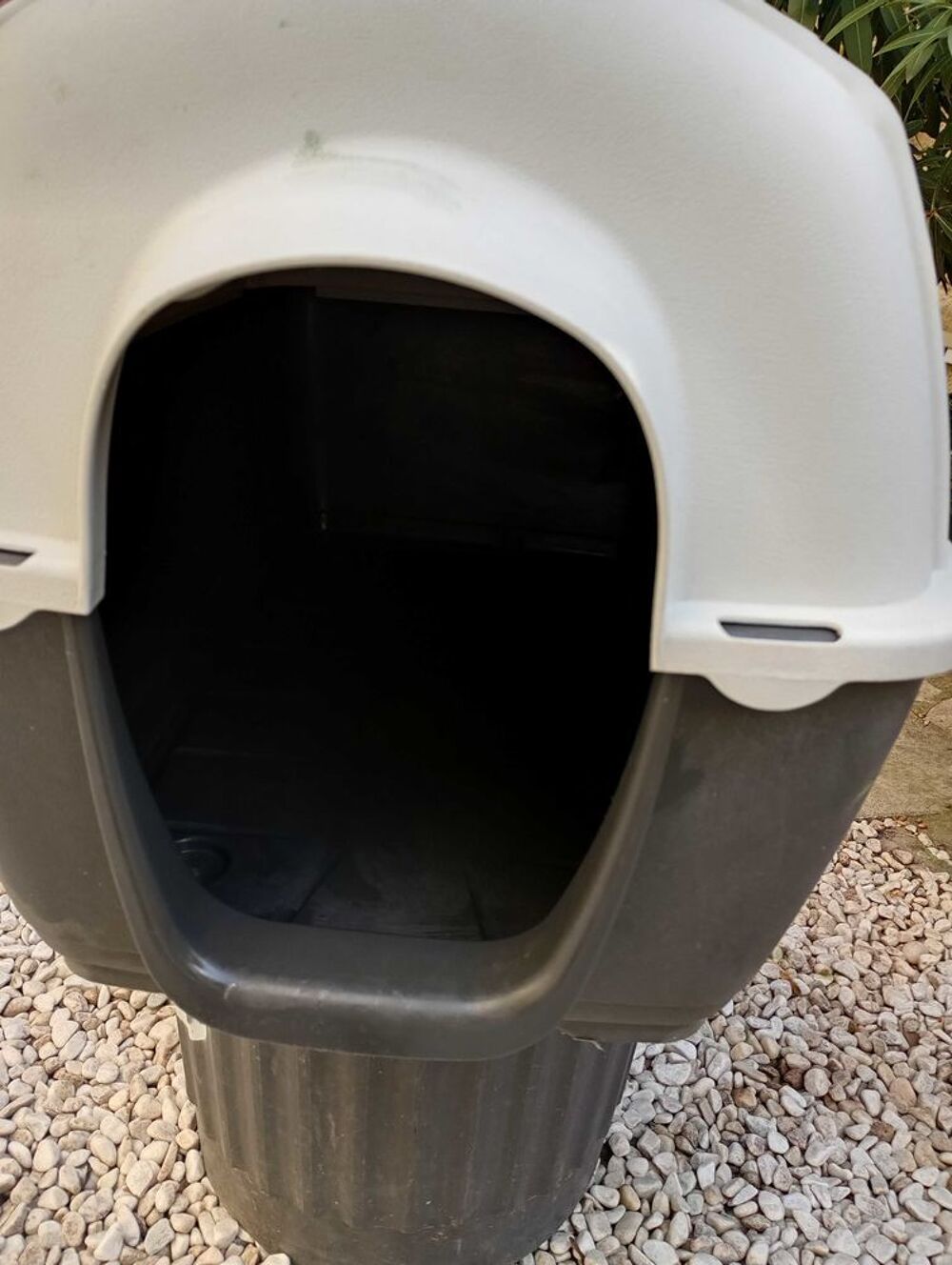 niche &agrave; chien ferblast Jardin
