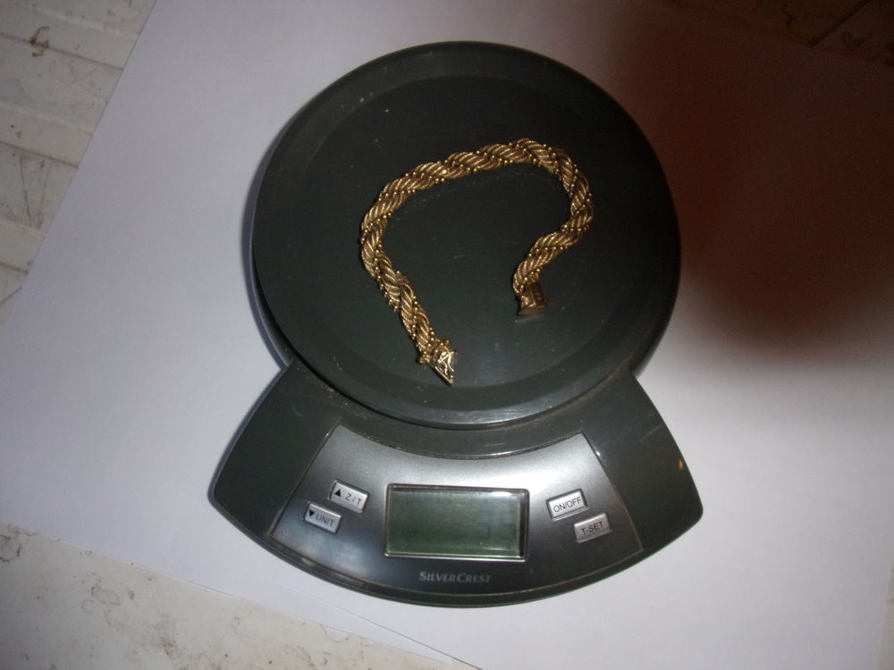 COLLIER EN OR 18 CARRTS 35 grammes 2290 EUROS Bijoux et montres